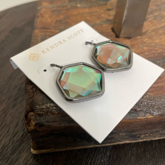 NWT Kendra Scott Gunmetal Glass Drop Vanessa Drop Earrings!